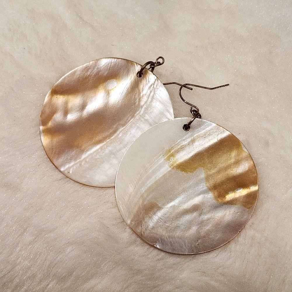 Brown and White Floral Disc Earrings - Picture 3 of 3